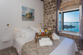 Seafront apartment in historical Cippico castle